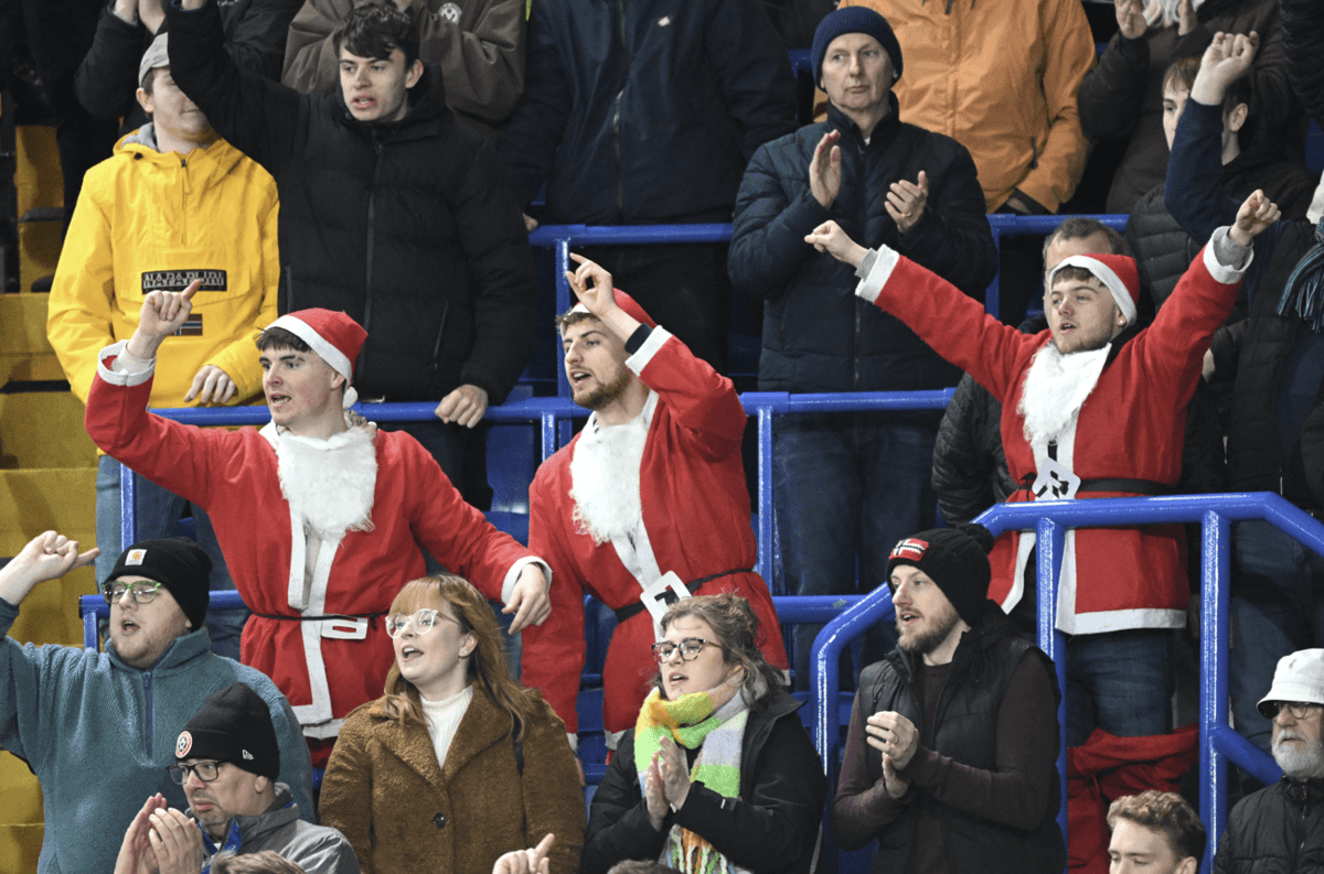 영국 크리스마스 축구 전통, 중세부터 이어진 민주적 축제 문화